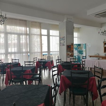 Hotel Nova Dhely ريميني المظهر الخارجي الصورة