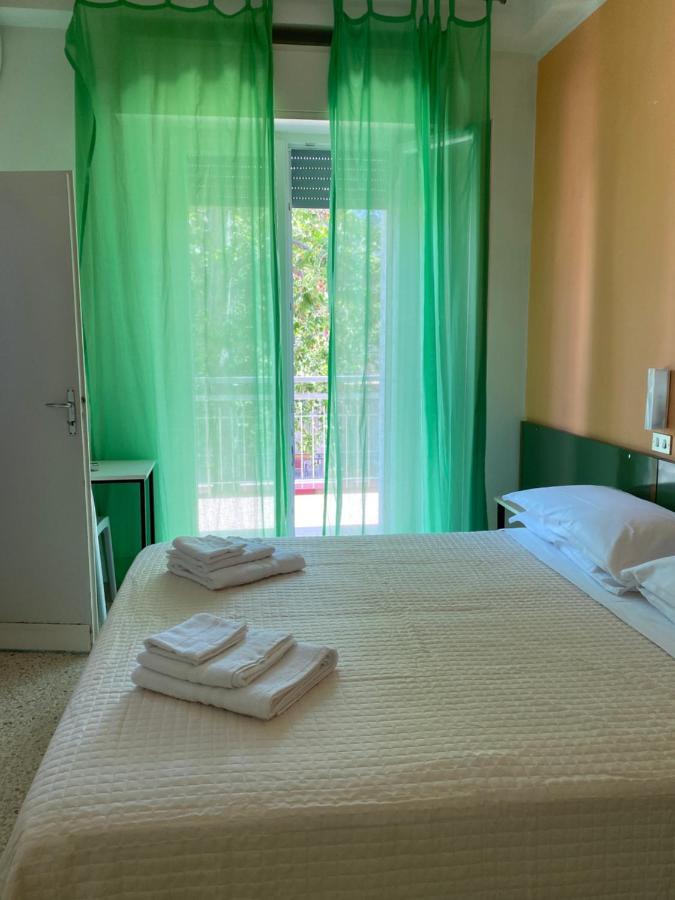 Hotel Nova Dhely ريميني المظهر الخارجي الصورة