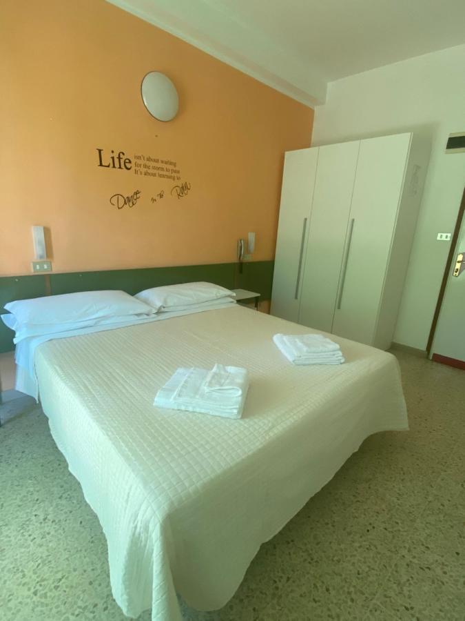 Hotel Nova Dhely ريميني المظهر الخارجي الصورة
