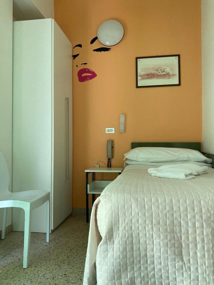 Hotel Nova Dhely ريميني المظهر الخارجي الصورة