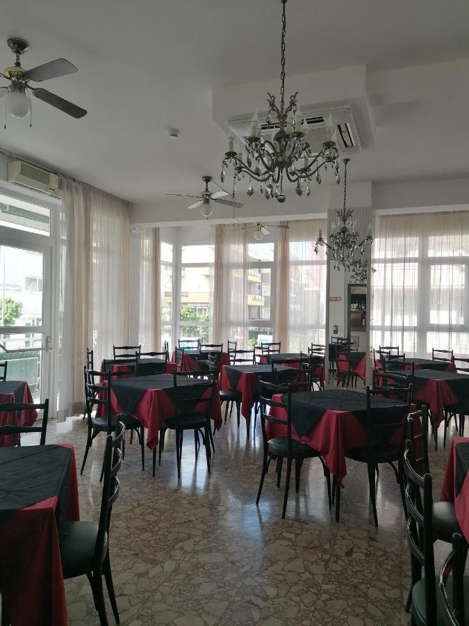 Hotel Nova Dhely ريميني المظهر الخارجي الصورة