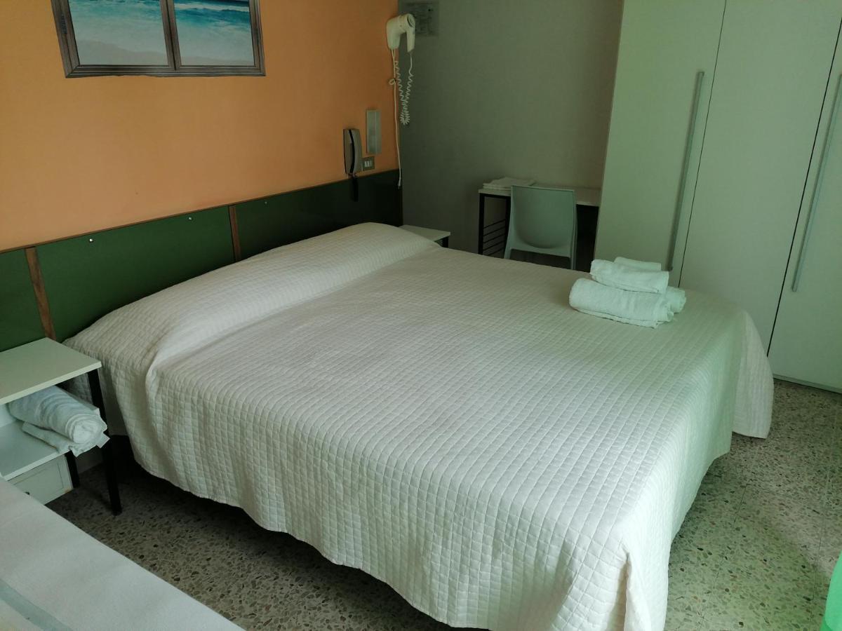 Hotel Nova Dhely ريميني المظهر الخارجي الصورة