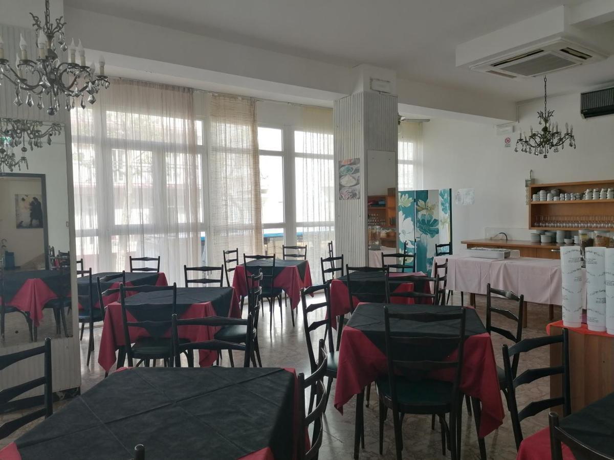 Hotel Nova Dhely ريميني المظهر الخارجي الصورة