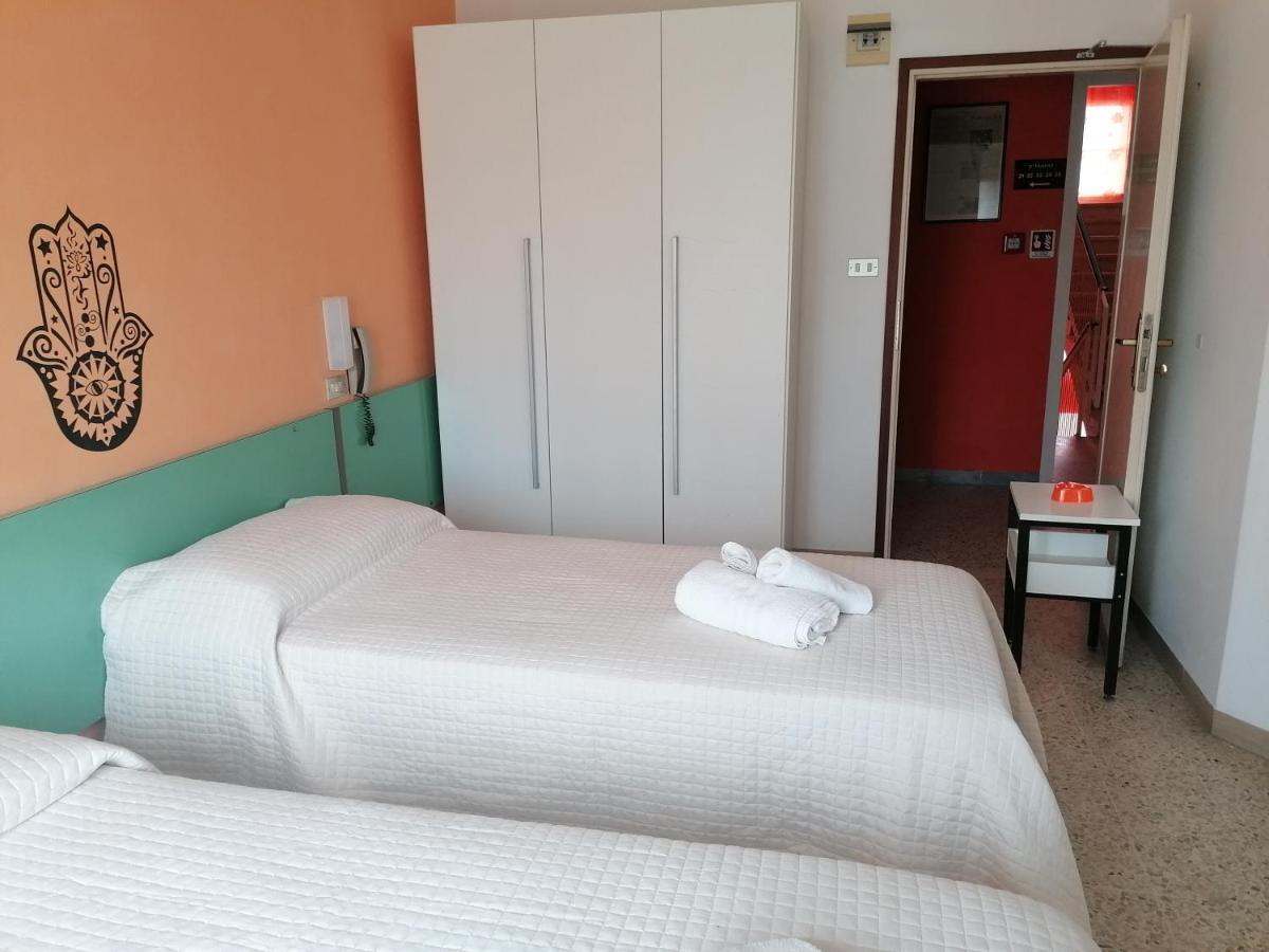 Hotel Nova Dhely ريميني المظهر الخارجي الصورة
