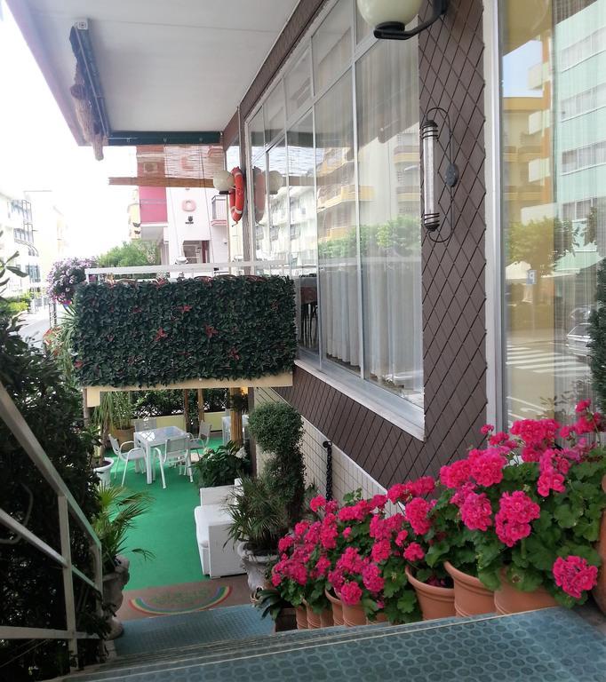 Hotel Nova Dhely ريميني المظهر الخارجي الصورة