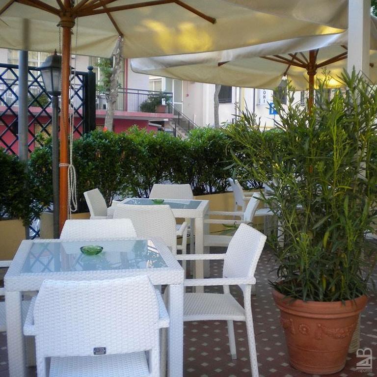 Hotel Nova Dhely ريميني المظهر الخارجي الصورة