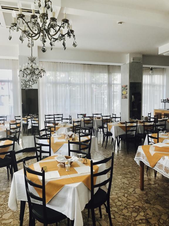 Hotel Nova Dhely ريميني المظهر الخارجي الصورة