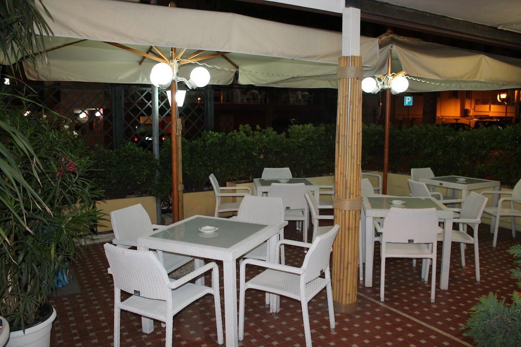 Hotel Nova Dhely ريميني المظهر الخارجي الصورة