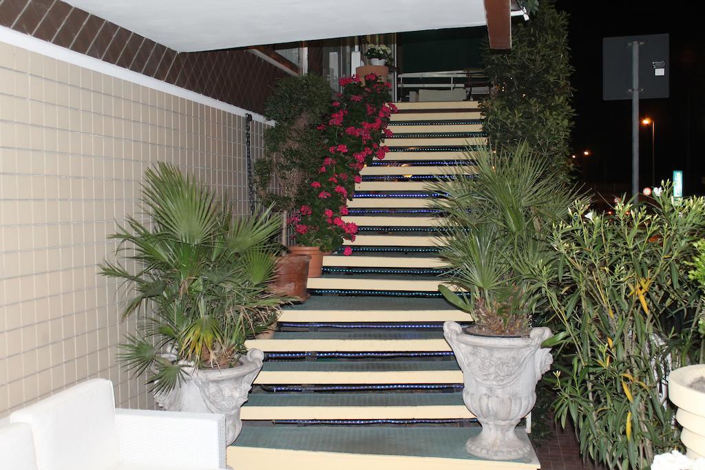 Hotel Nova Dhely ريميني المظهر الخارجي الصورة